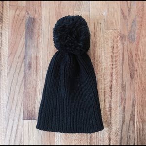 Uniqlo Medium Pom Hat